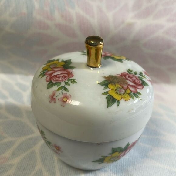 Vintage Beautiful Round Trinket Container - Picture 1 of 7